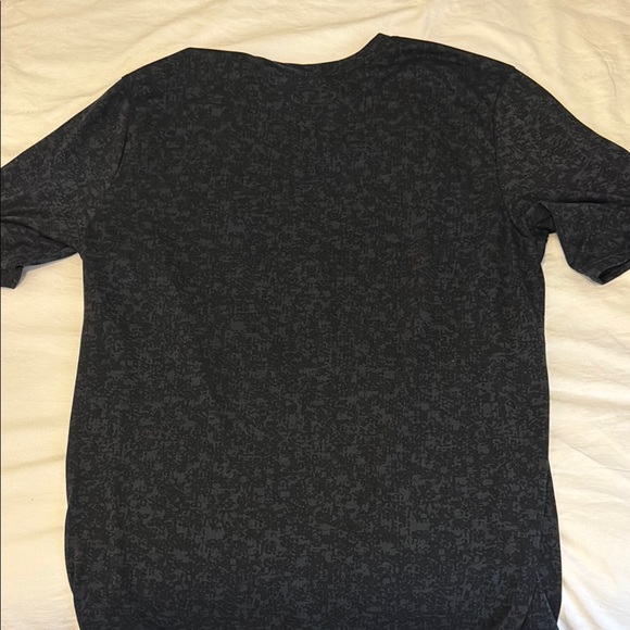 Under Armour Black Shirt - Picture 3 of 3